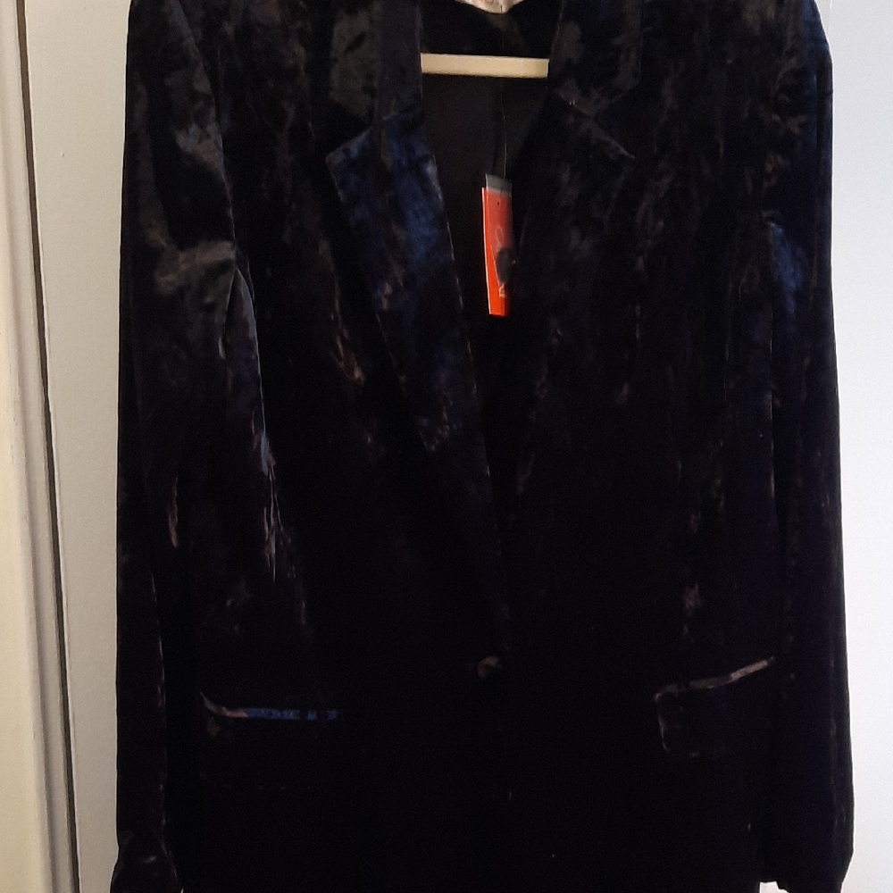 Luxurious Black Velvet Women's Blazer